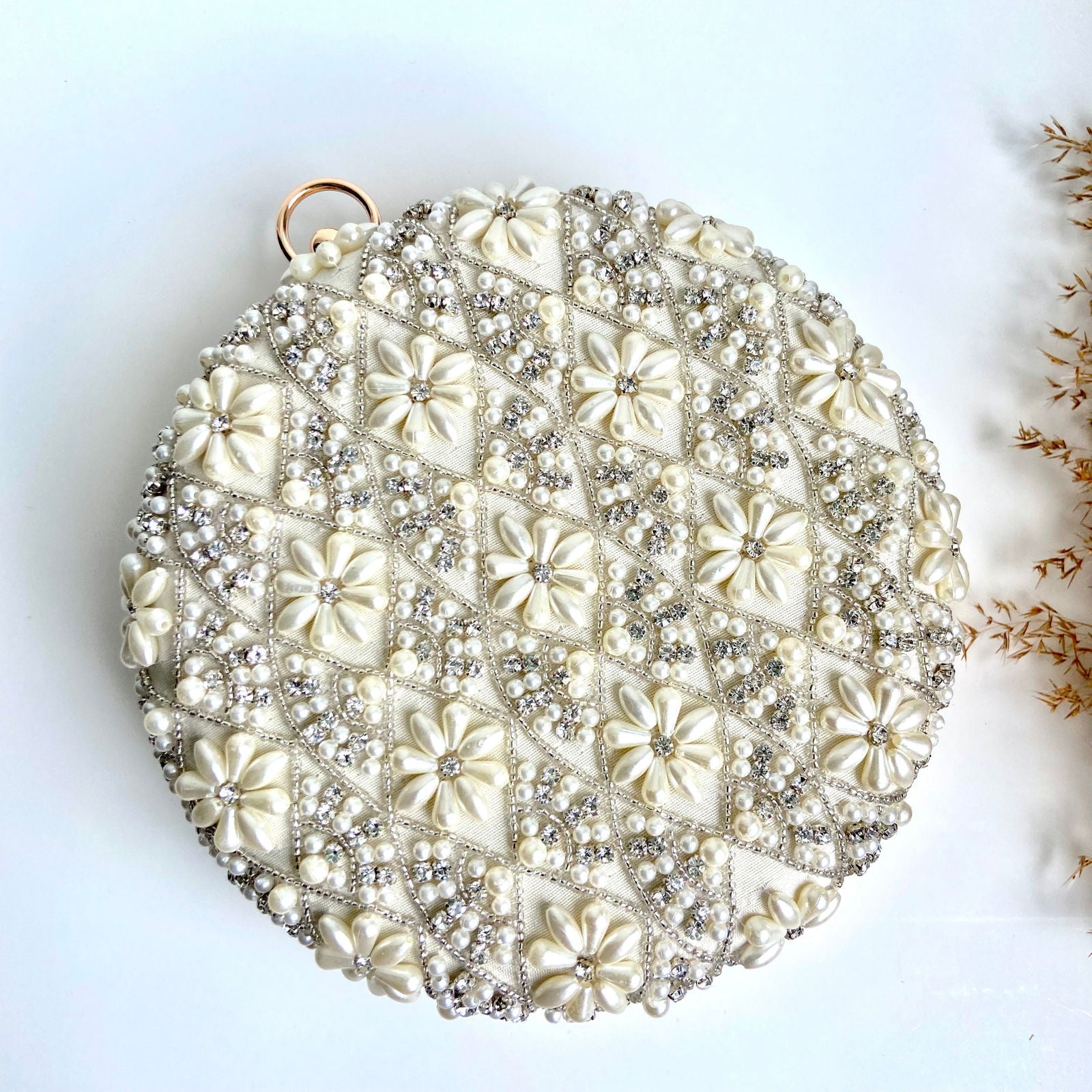 ALIA Pearl round clutch - Www.Shopthatapp.com