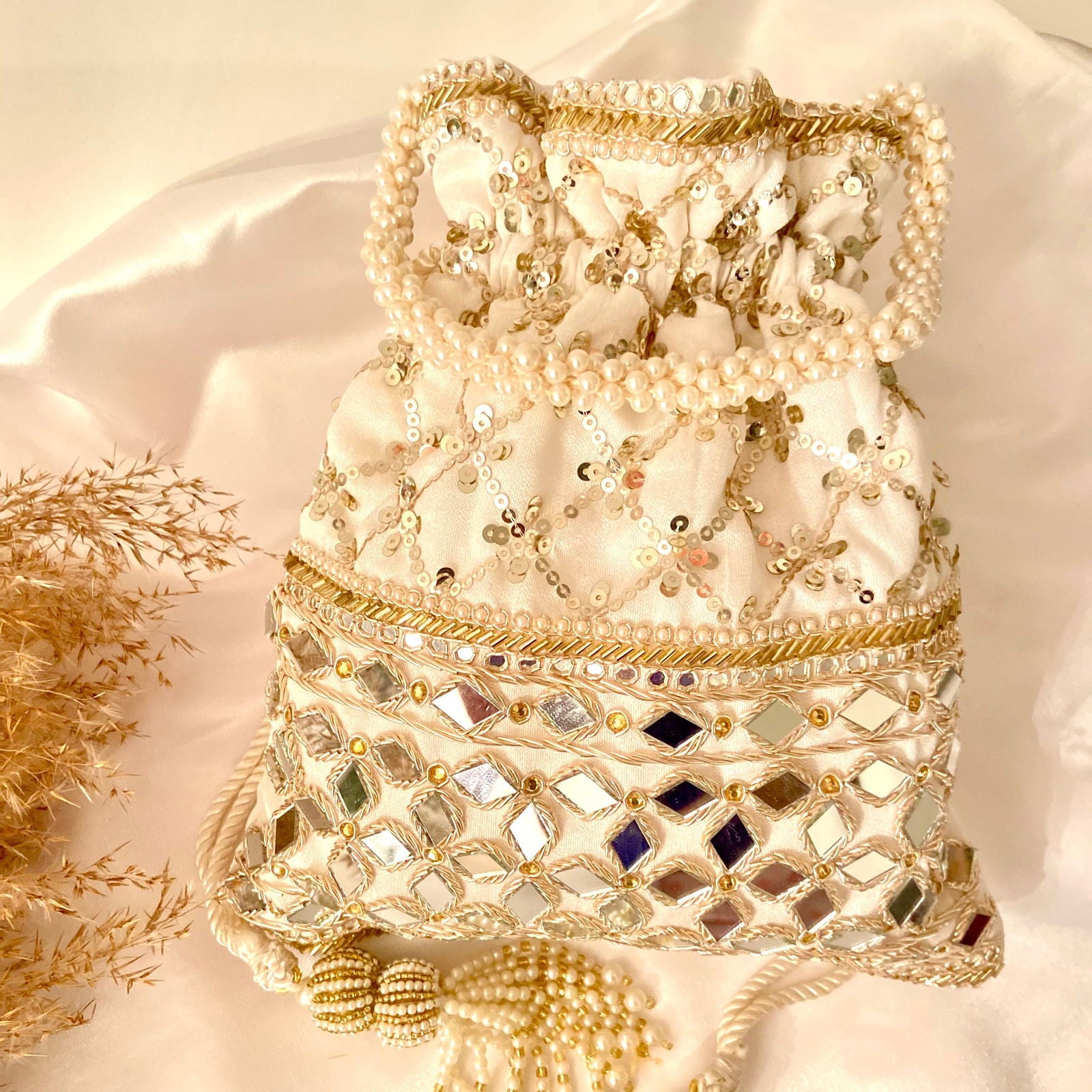 AYESHA - Www.Shopthatapp.com