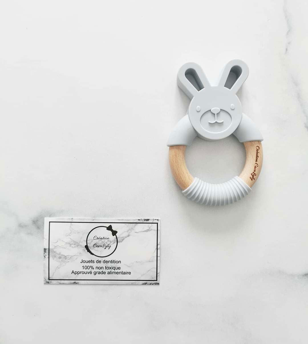 Anneau en silicone lapin et bois gris pâle-Baby and toddler-www.Shopthatapp.com-Creation Coco Lyly
