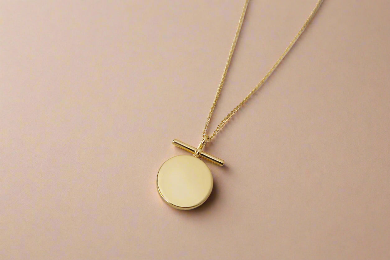 Bar Disc Necklace - www.Shopthatapp.com