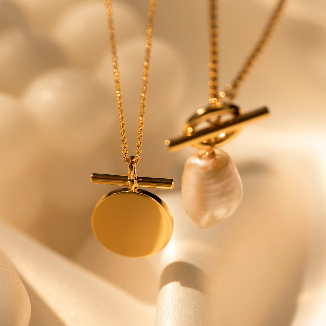 Bar Disc Necklace - www.Shopthatapp.com