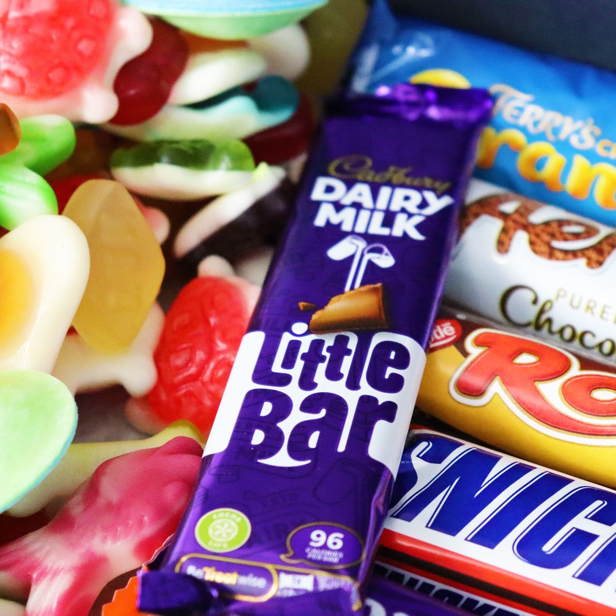 Chocolate Lovers & Ultimate 1kg Pick N Mix Signature Gift Hamper-Food and beverage-www.Shopthatapp.com-HamperWell
