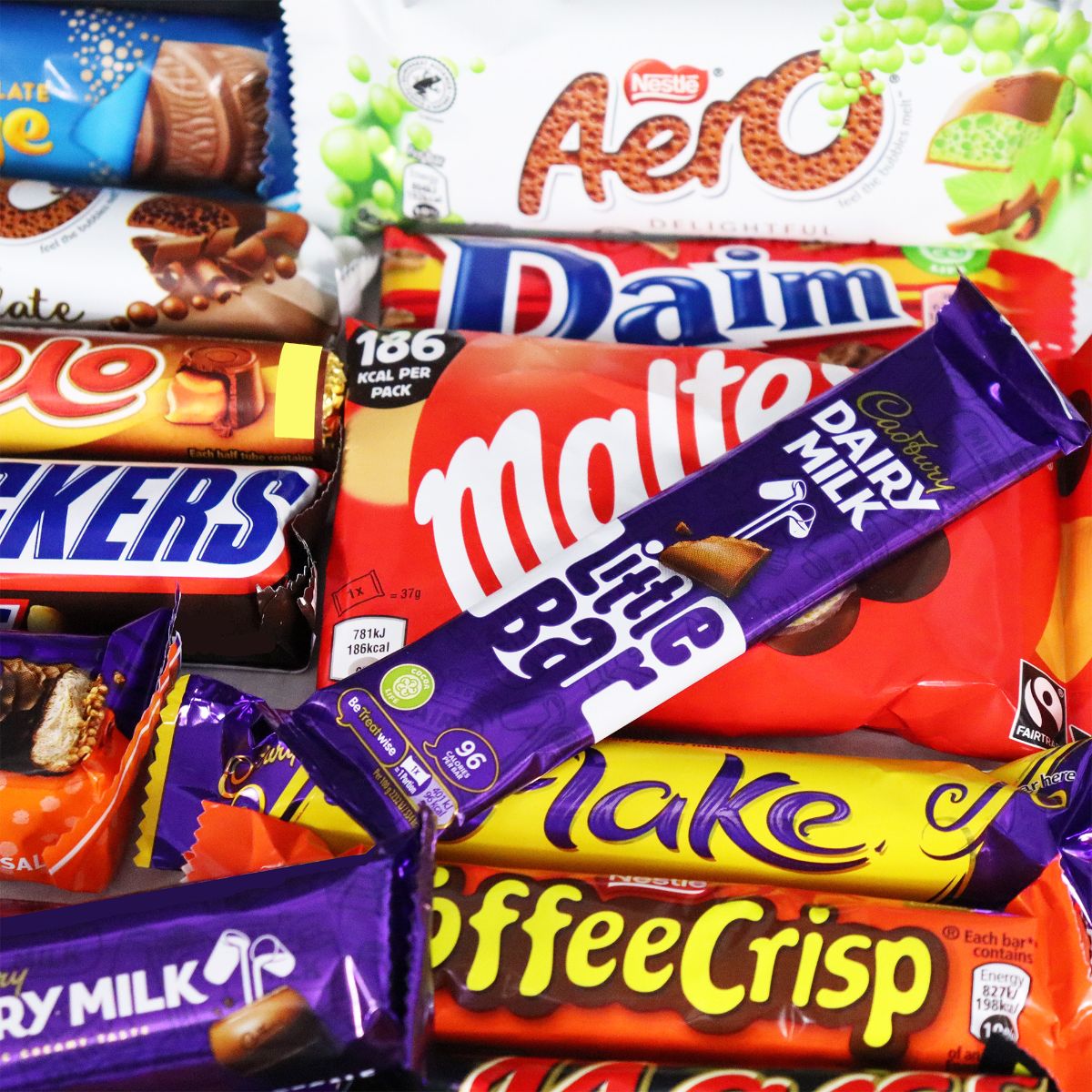 Chocolate Lovers & Ultimate 1kg Pick N Mix Signature Gift Hamper-Food and beverage-www.Shopthatapp.com-HamperWell