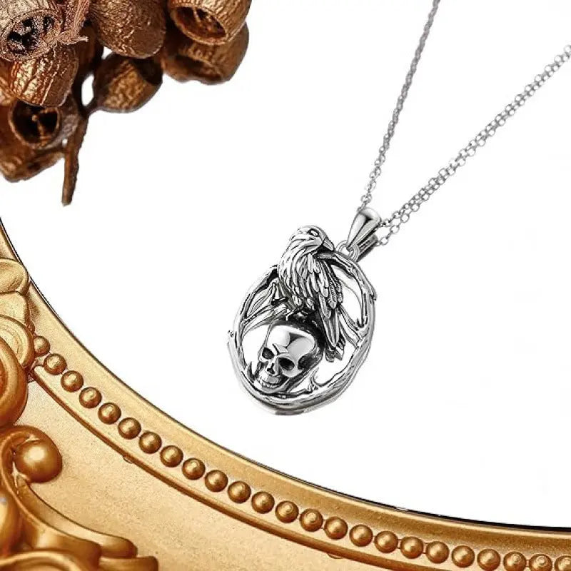 Creative Retro Halloween Skull Pendant Necklace - www.Shopthatapp.com