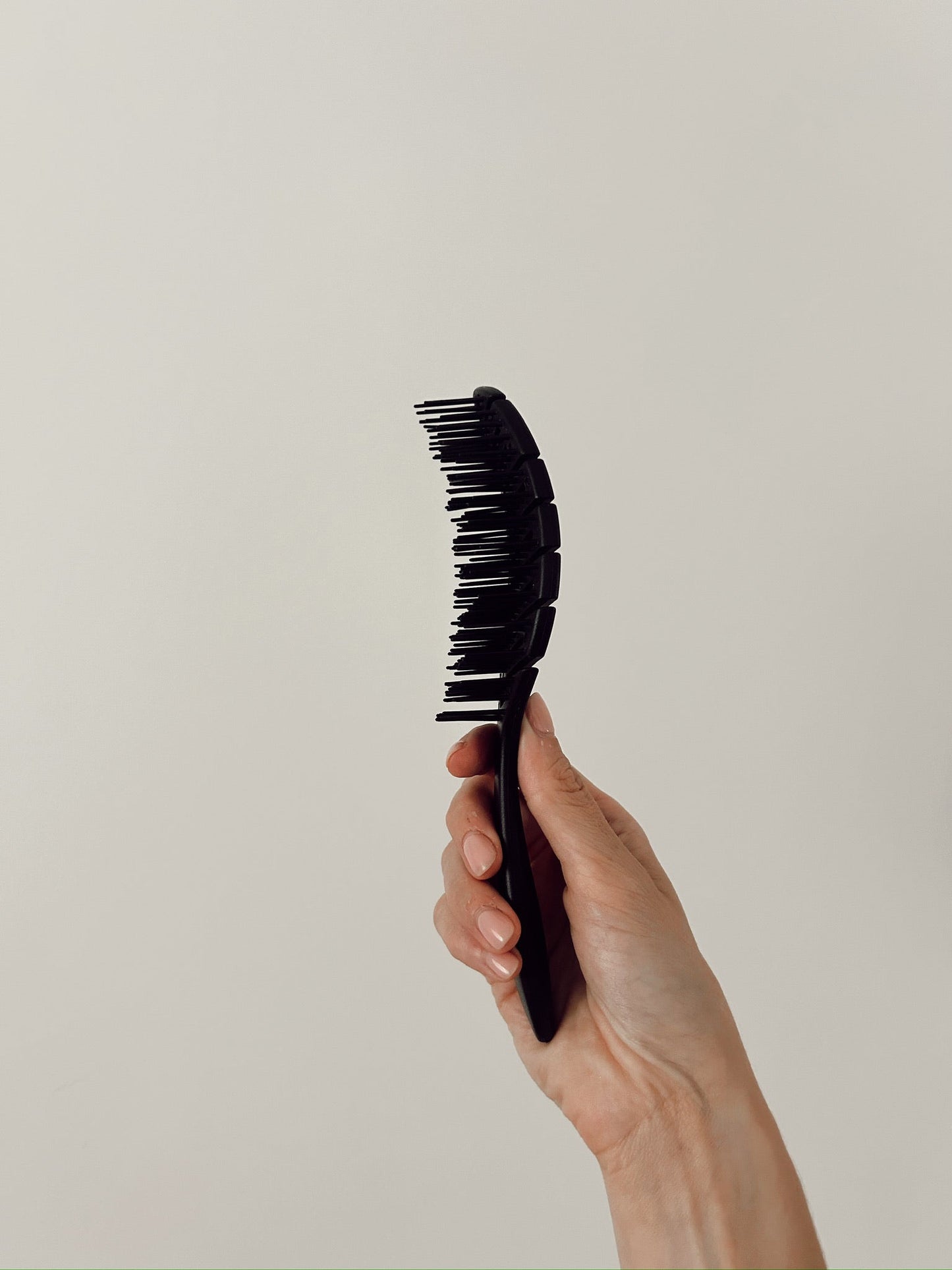 La brosse à cheveux mouillés rose