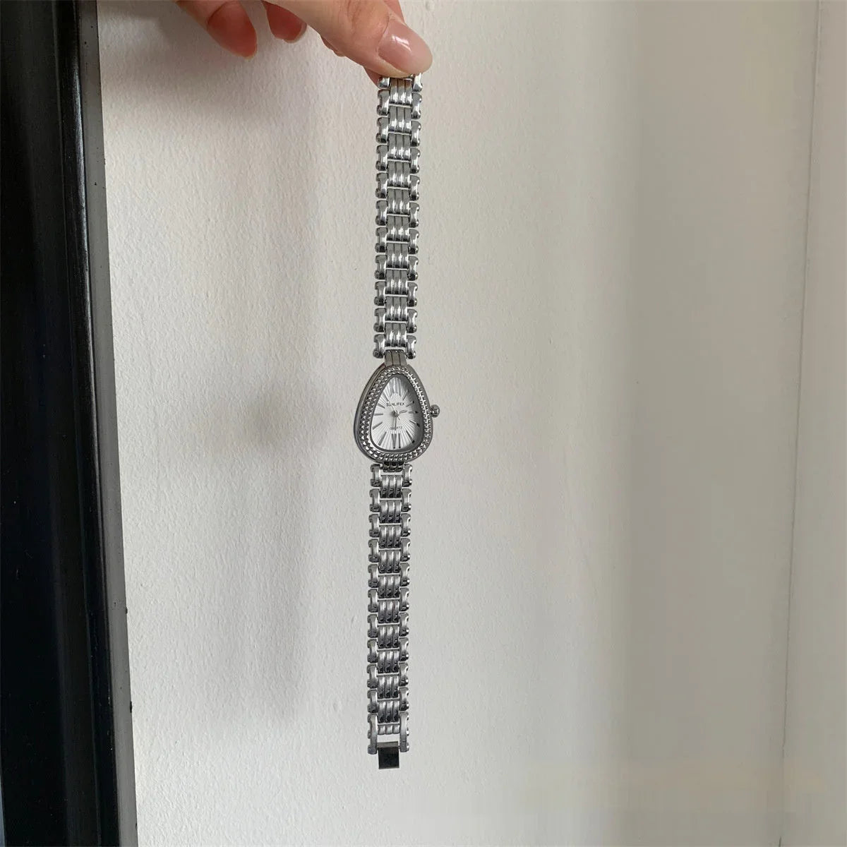 Golden Snake Head Gorgeous Chain Watch Women - www.Shopthatapp.com