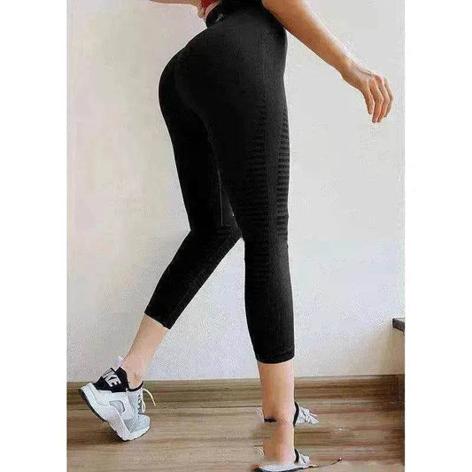 High-rise 7/8 leggings: Seamless, stretchy, dry, and breathable! - www.Shopthatapp.com #