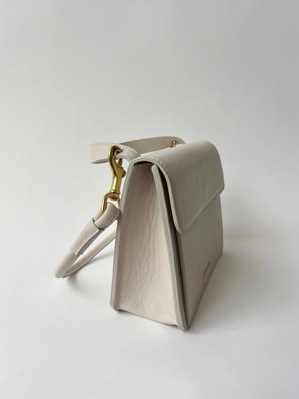 Vietta Piccola White - www.Shopthatapp.com