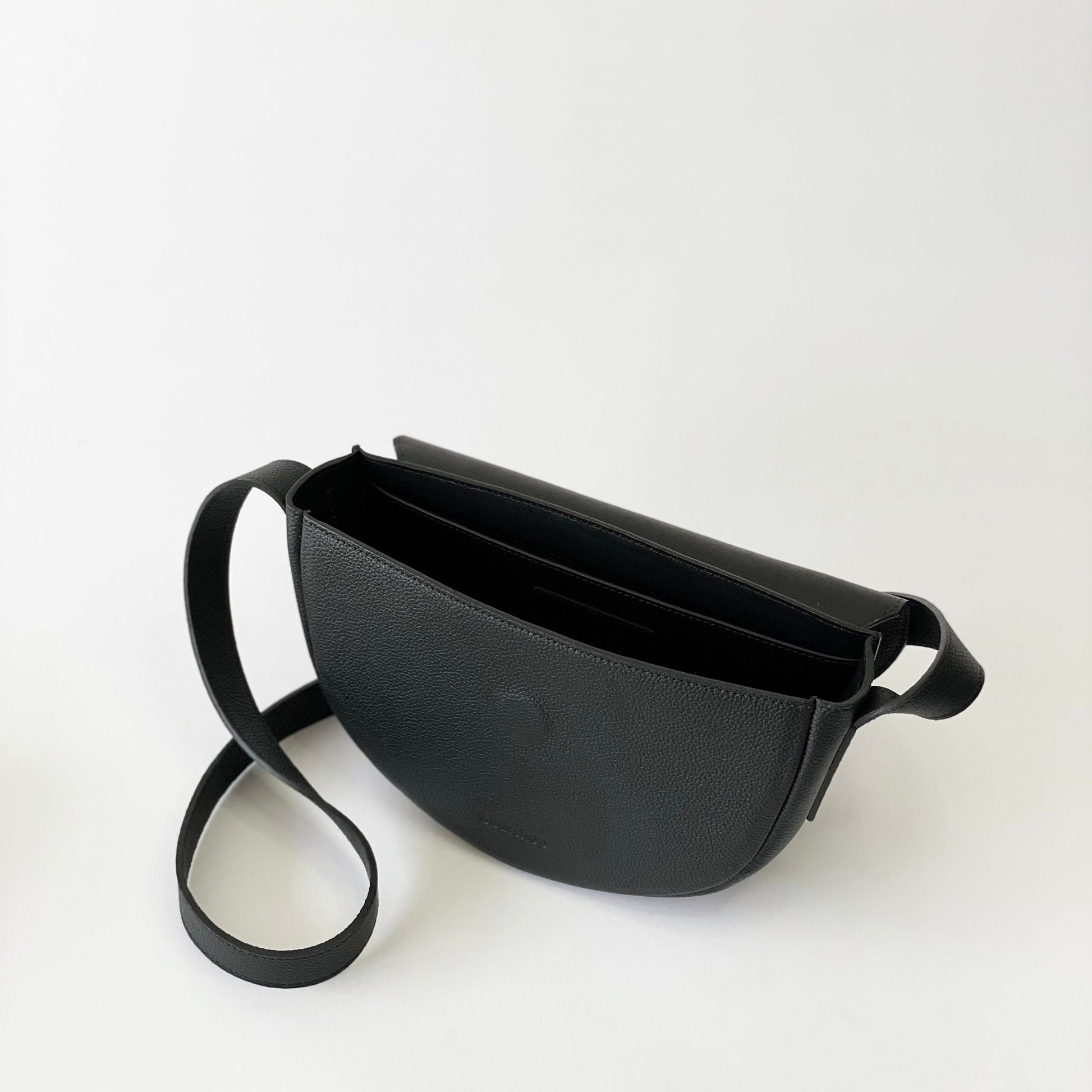 The Corsia Mezzaluna in Black - www.Shopthatapp.com