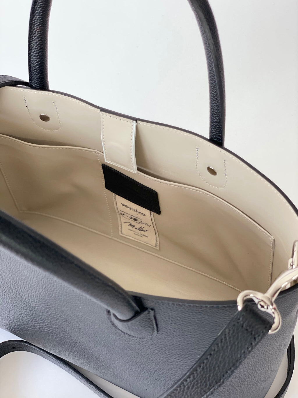 The Duca Lungo in Black - www.Shopthatapp.com