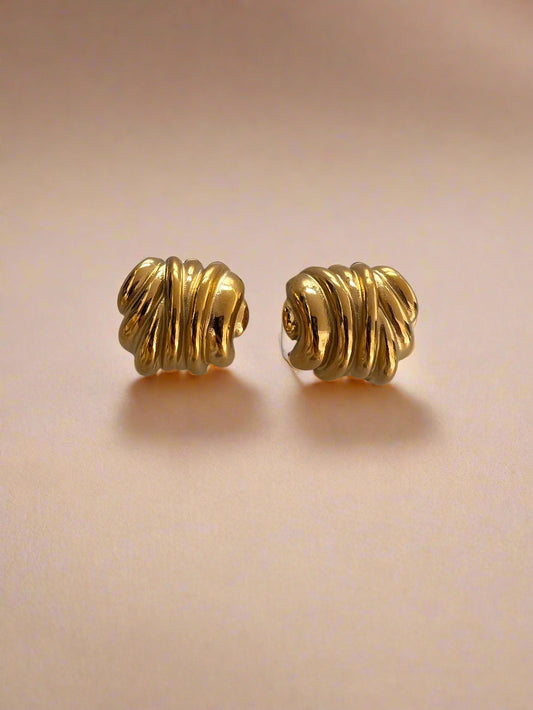 Oversized Curve Studs - www.Shopthatapp.com