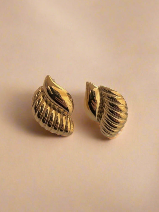 Curve Ribbed Studs - www.Shopthatapp.com