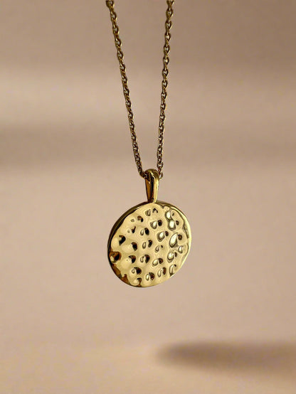 Molten Disc Necklace - www.Shopthatapp.com