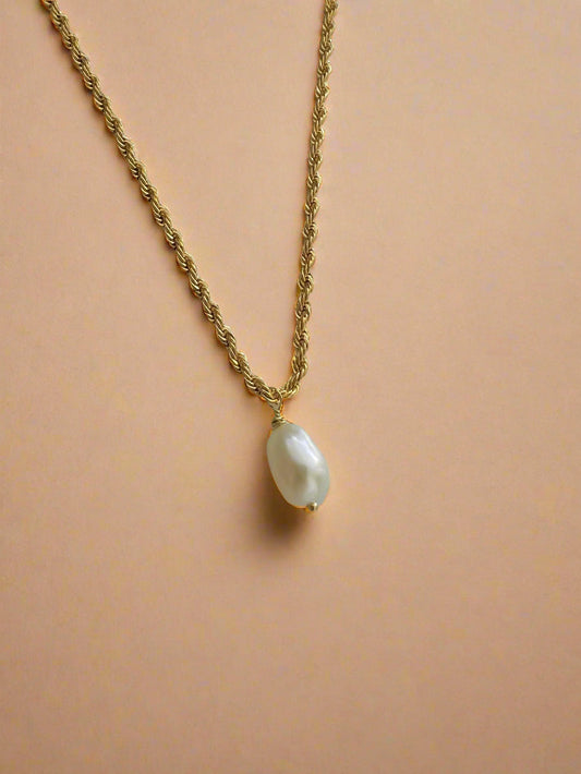 Pearl Rope Necklace - www.Shopthatapp.com