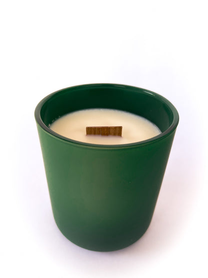 Bougie à mèche en bois verte de 11 oz