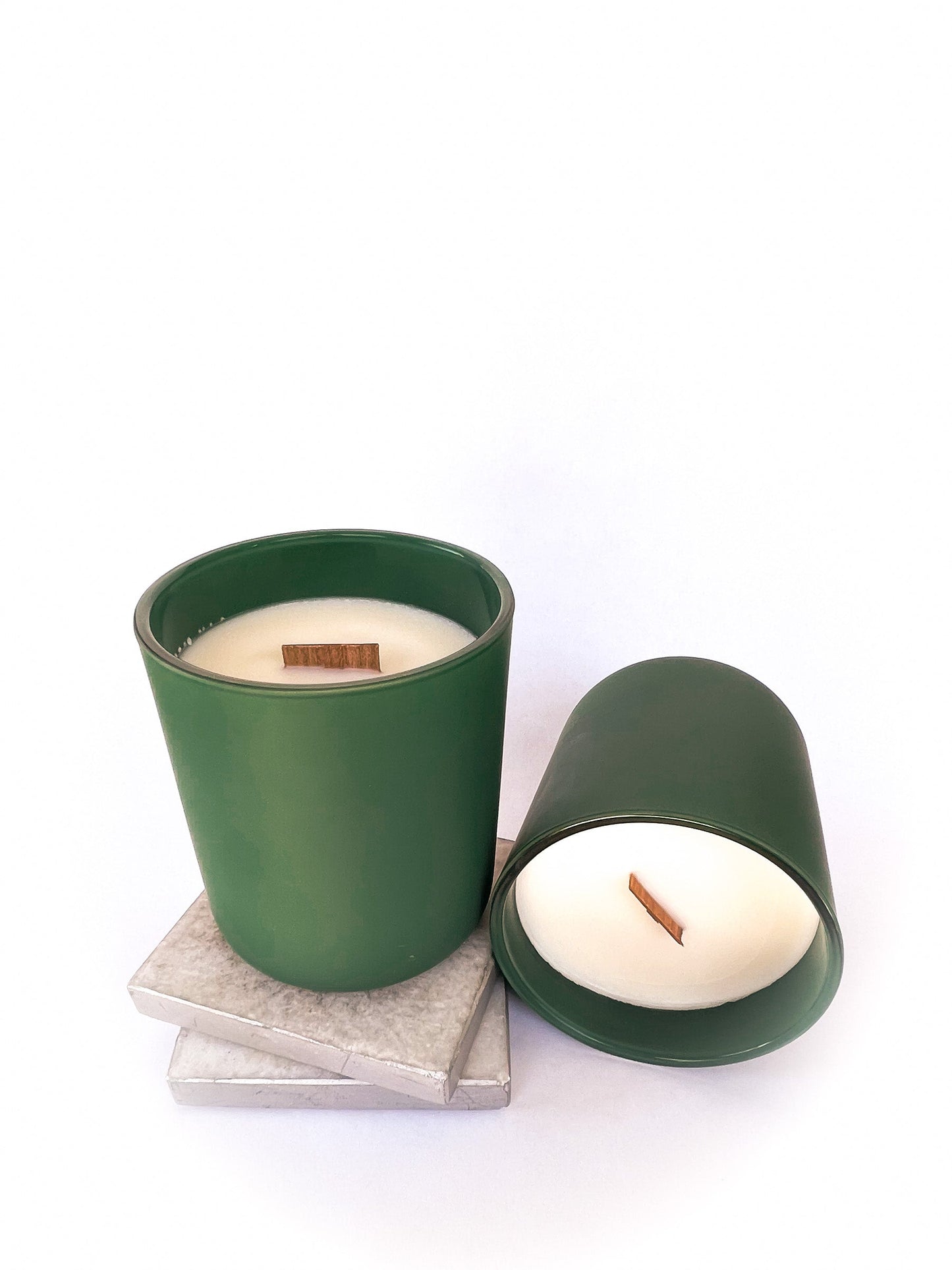 Bougie à mèche en bois verte de 11 oz