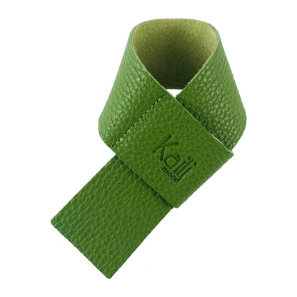 K0010EB | Salvagoccia per Bottiglia Fabriqué en Italie à Vera Pelle pieno fiore, grana dollaro - Colore Verde. Dimensions: cm 27 x 4 x 0,5. Confezione: Coffret cadeau rigide fond/coperchio