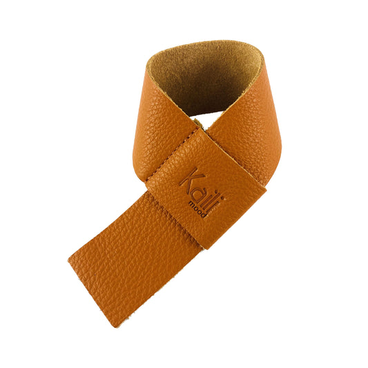 K0010LB | Salvagoccia per Bottiglia Made in Italy in Vera Pelle pieno fiore, grana dollaro - Colore Arancione. Dimensioni: cm 27 x 4 x 0,5.  Confezione: Gift Box rigido fondo/coperchio - www.Shopthatapp.com