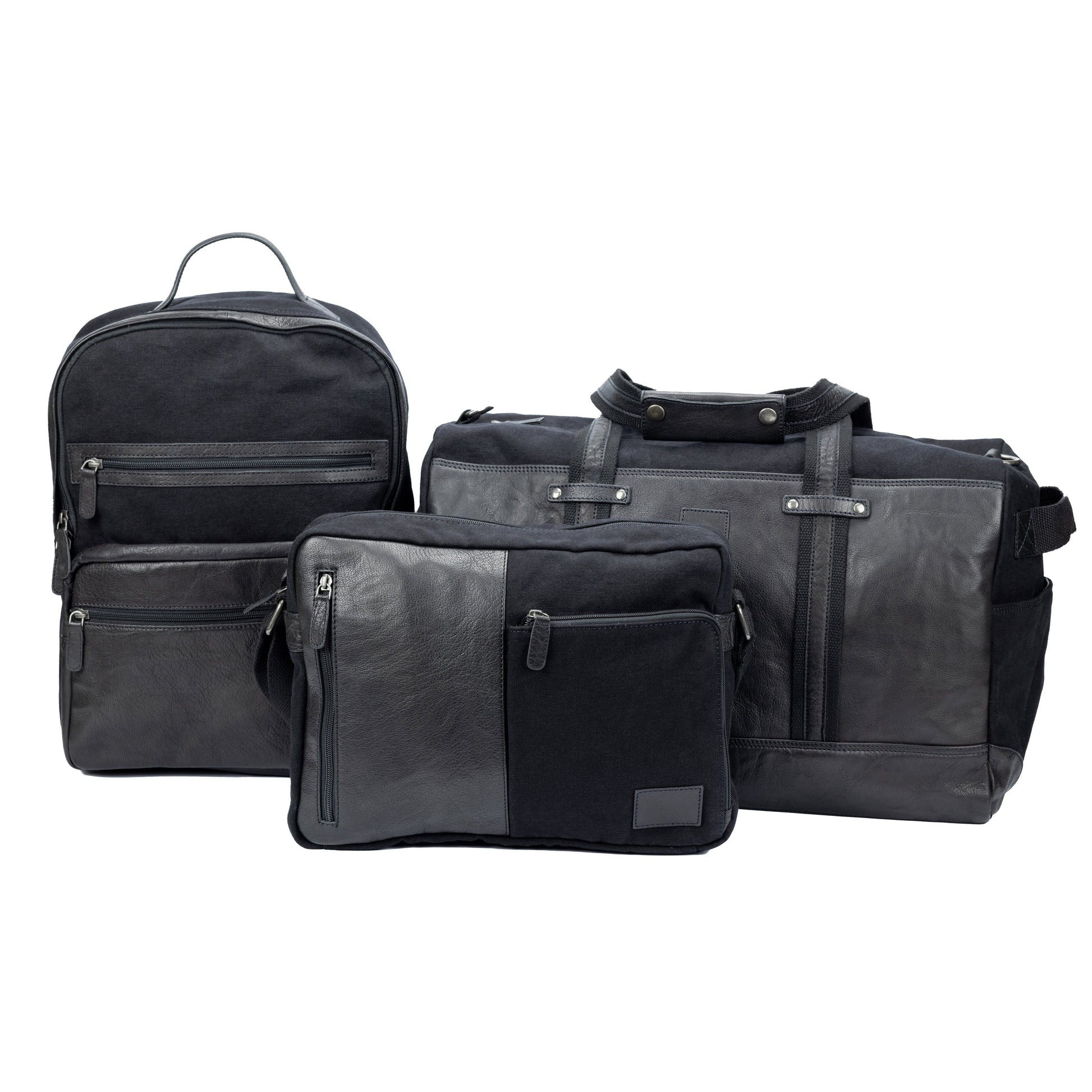 K0022AB | Messenger in Canvas/Vera Pelle, pieno fiore, volanata - Colore Nero. Accessori Nickel Anticato, Chiusura superiore con lampo. Dimensioni: cm 35 x 26 x 10. Confezione: Sacchetto Tnt - www.Shopthatapp.com