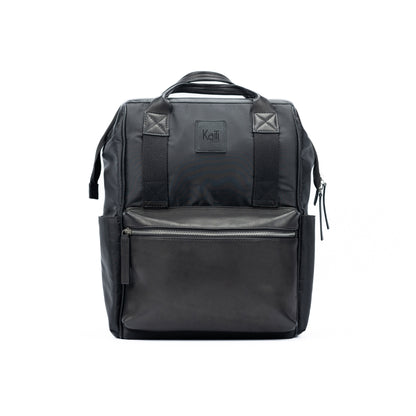 K0037AB | Zaino Idrorepellente in Nylon Waterproof/Vera Pelle pieno fiore con leggera grana - Colore Nero - Accessori Nickel lucido. Dimensioni: cm 27 x 39 x 19 - Confezione: Sacchetto Tnt - www.Shopthatapp.com
