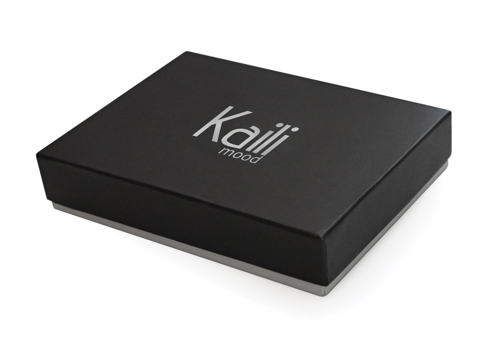 K0040AB | Bustina con pattina Made in Italy in Vera Pelle pieno fiore, grana dollaro - Colore Nero - Dimensioni: cm 13 x 8 x 0,5 - Confezione: Gift Box rigido fondo/coperchio - www.Shopthatapp.com