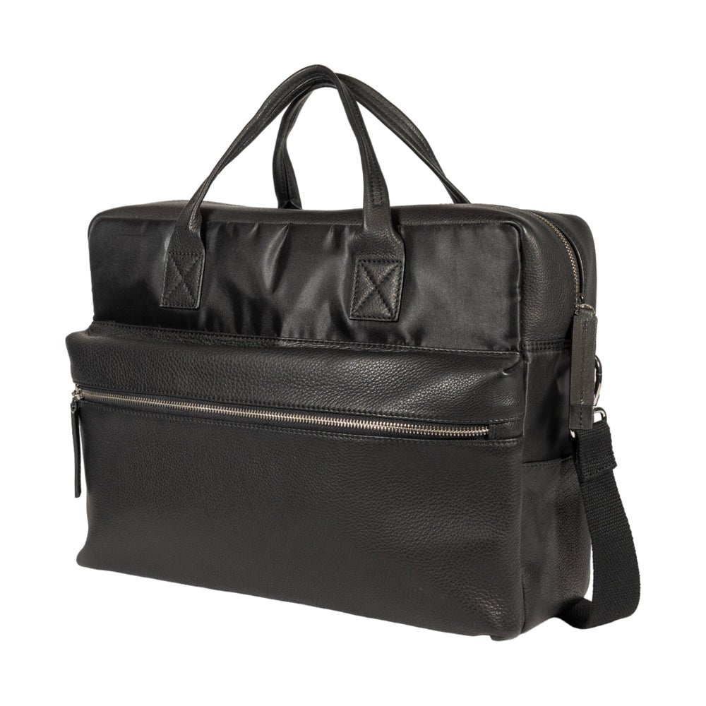 K0043AB | Briefcase in Nylon Waterproof/Vera Pelle pieno fiore con leggera grana - Colore Nero - Pochette interna - Accessori Silver lucido - Dimensioni cm 39 x 30 x 12 - Confezione: Sacchetto Tnt - www.Shopthatapp.com