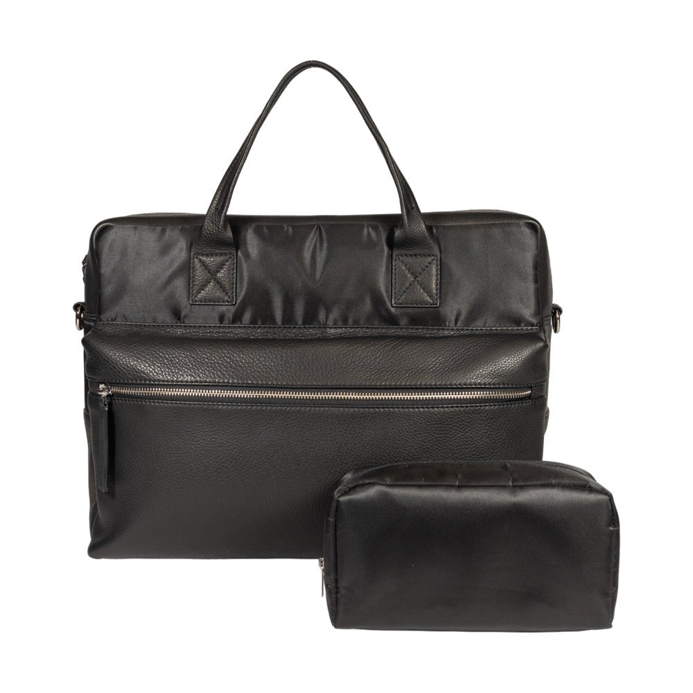 K0043AB | Briefcase in Nylon Waterproof/Vera Pelle pieno fiore con leggera grana - Colore Nero - Pochette interna - Accessori Silver lucido - Dimensioni cm 39 x 30 x 12 - Confezione: Sacchetto Tnt - www.Shopthatapp.com