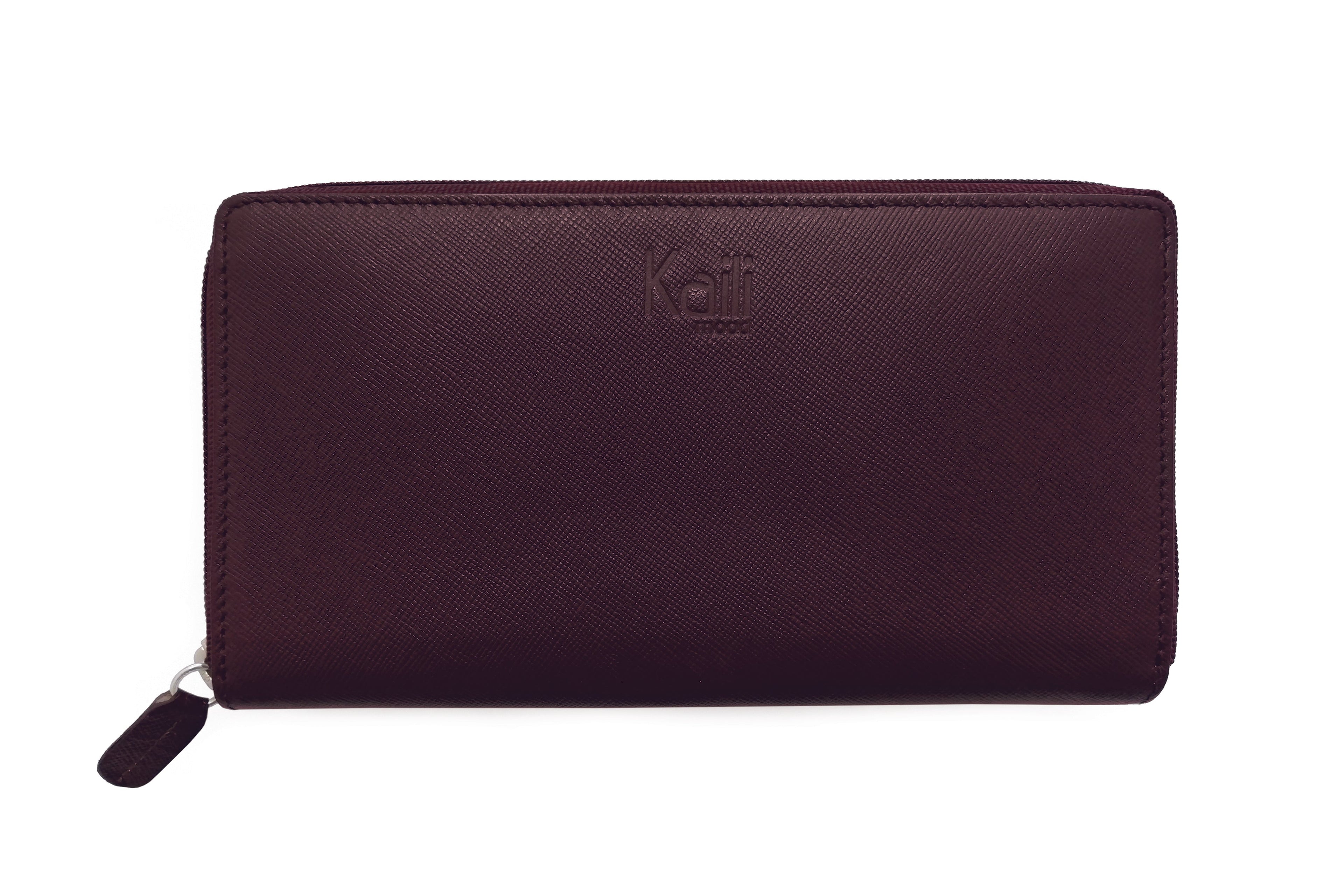 K10838XB | Portafogli Donna in Saffiano Vera Pelle. Colore Bordeaux. 6 slot per carte di credito. Dimensioni da chiuso: cm 18,5 x 10 x 2,5. Confezione: Gift Box rigido fondo/coperchio - www.Shopthatapp.com