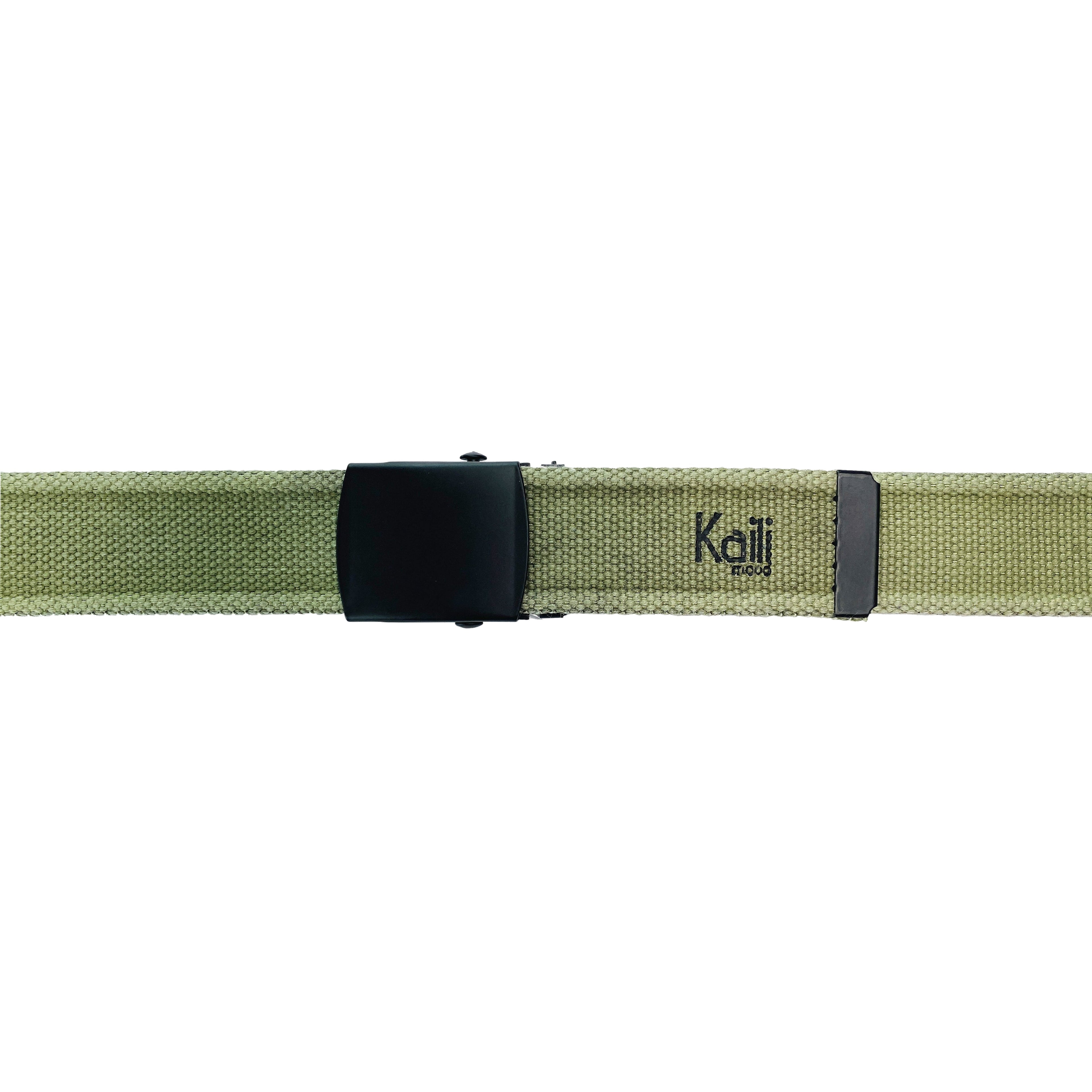 K4010EB | Cintura Nastro Canvas Stone Washed Col. Verde con Fibbia Nero Opaco. Dimensioni: cm 125 x 4 x 0,5 Taglia Unica - Accorciabile. Confezione: Gift Box rigido fondo/coperchio - www.Shopthatapp.com