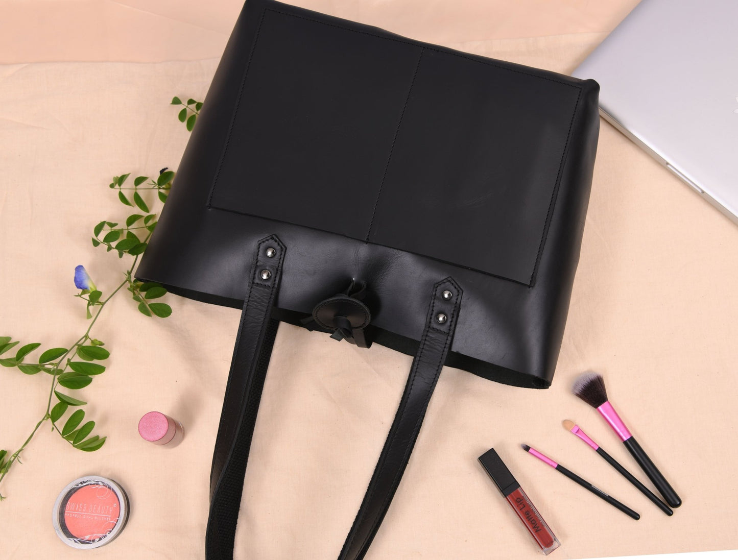 Leather Willow Tote - www.Shopthatapp.com #