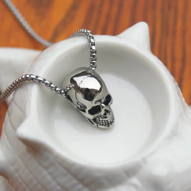 Male titanium steel skull necklace - www.Shopthatapp.com