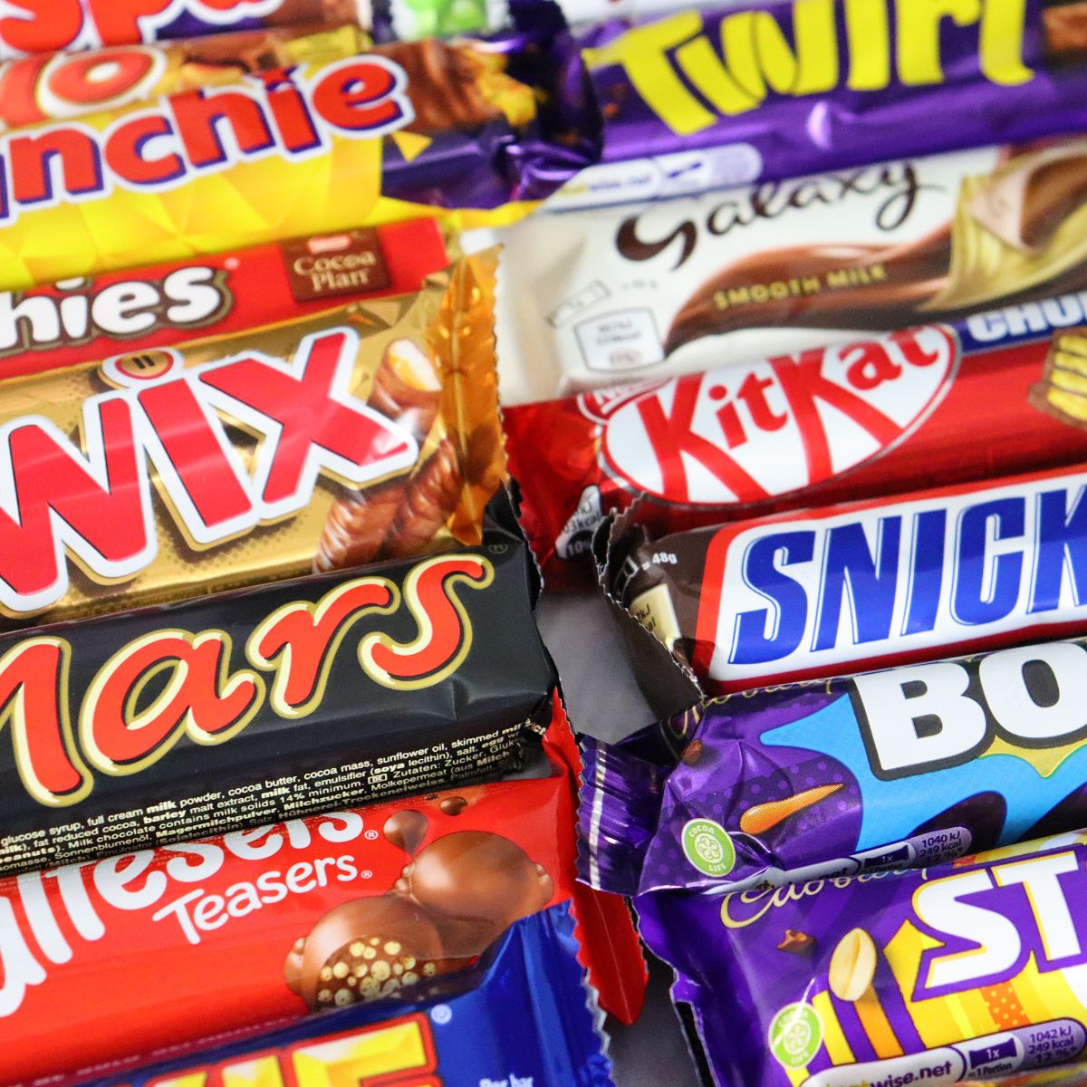 Mixed Chocolate & Retro Sweets Signature Gift Hamper-Food and beverage-www.Shopthatapp.com-HamperWell
