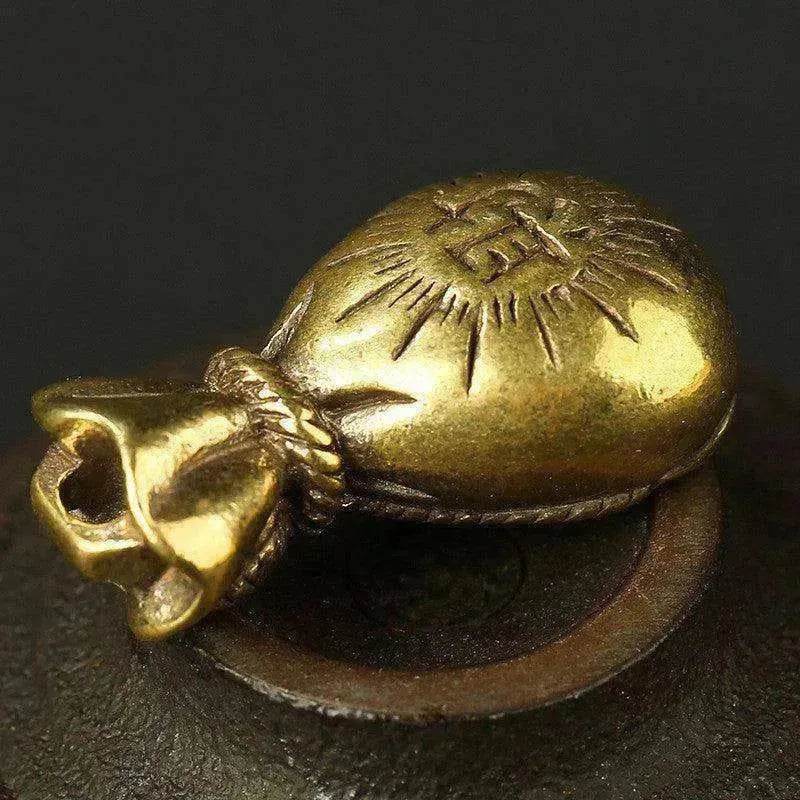 Money bag keychain - www.Shopthatapp.com