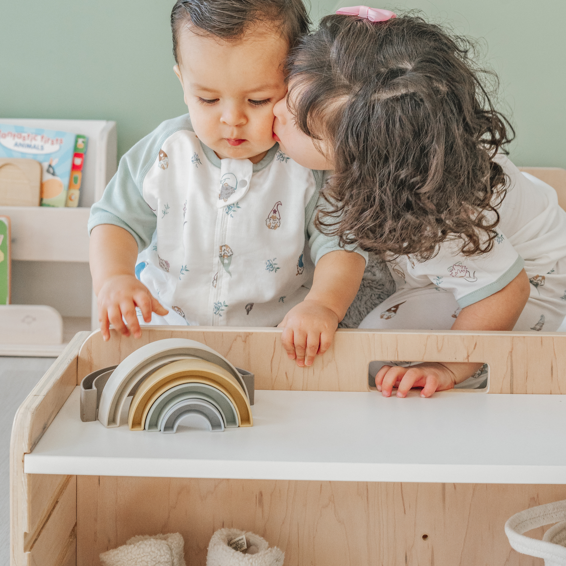 CHERRY FULL - Montessori Floor Bed with Shelves - www.Shopthatapp.com