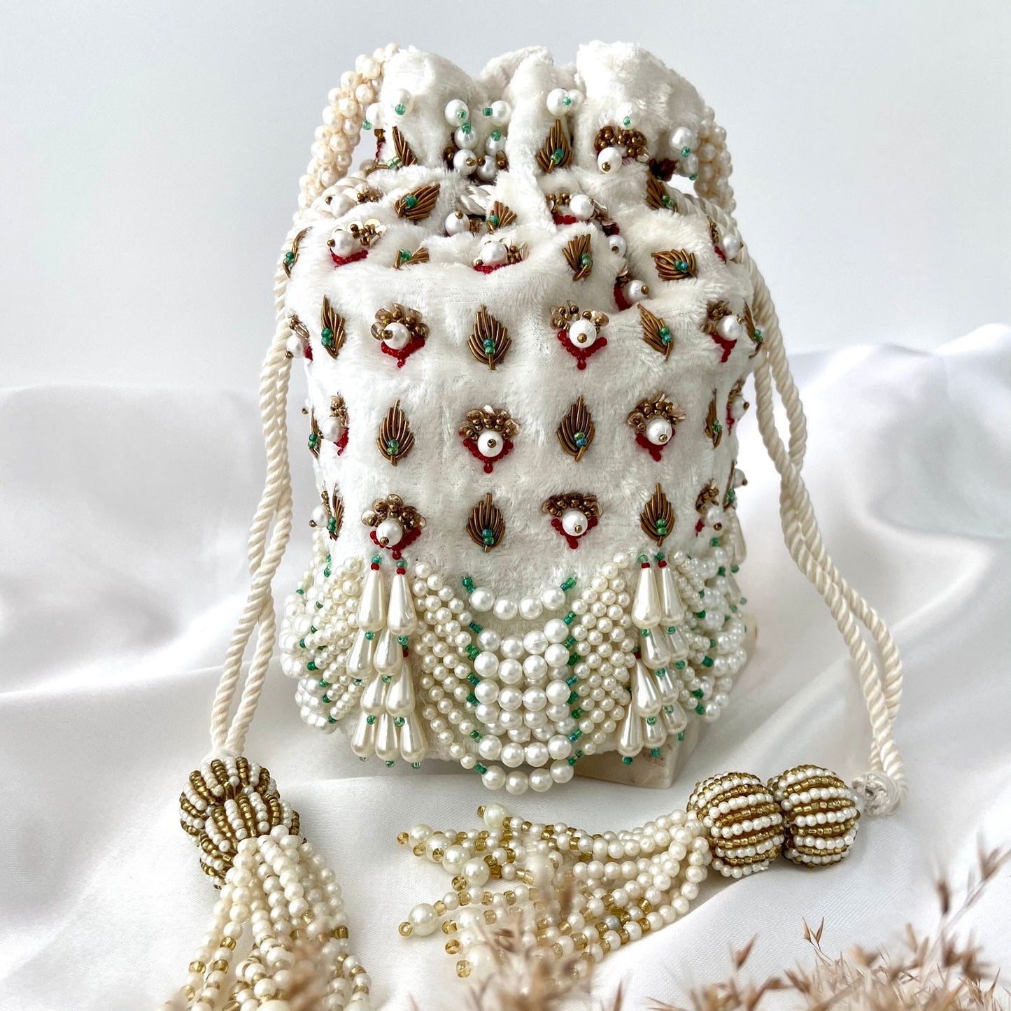 NAOMI Potli - Www.Shopthatapp.com