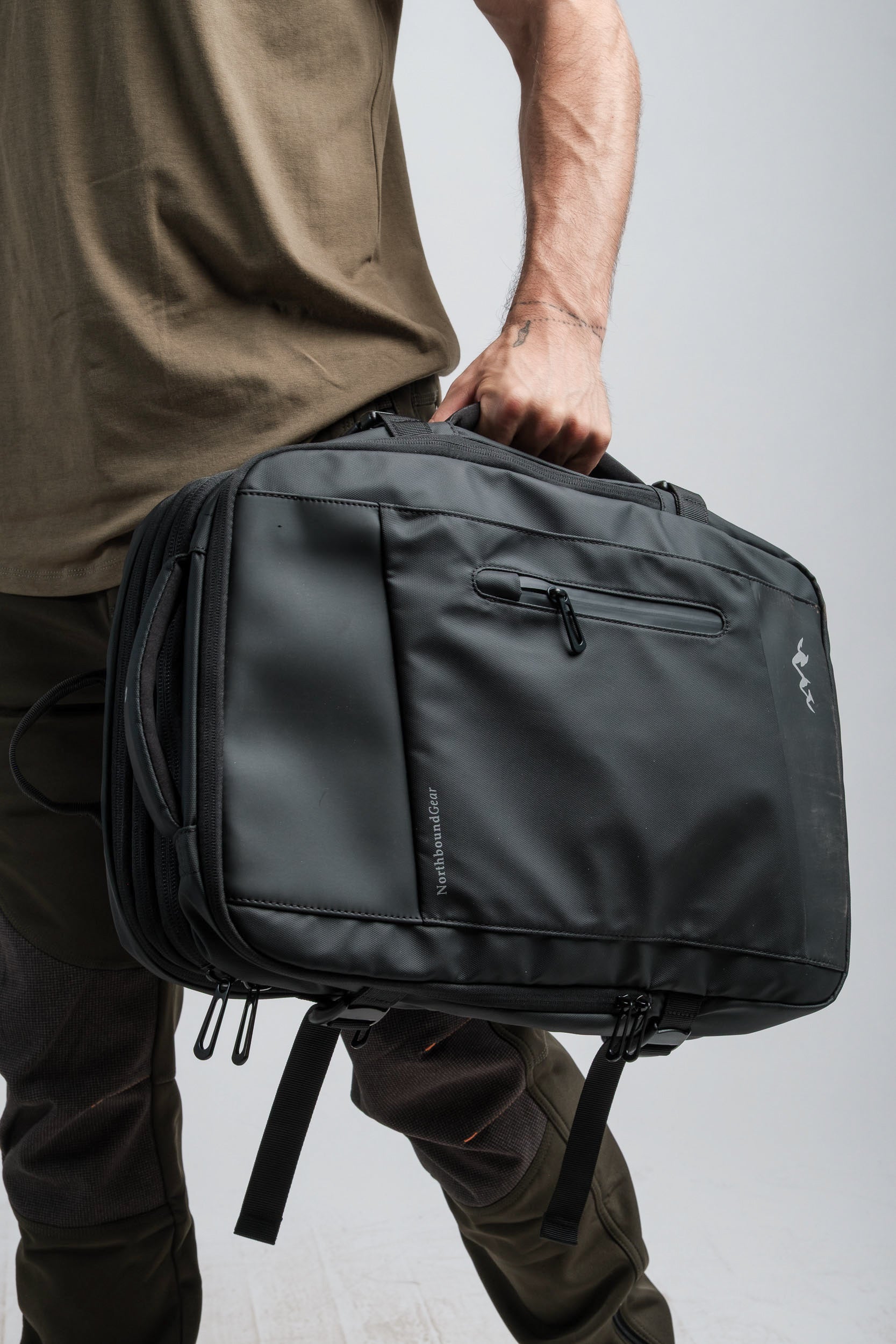 "Voyager" Expandable Backpack 26L / 38L with Built-in Rain Coat - www.Shopthatapp.com