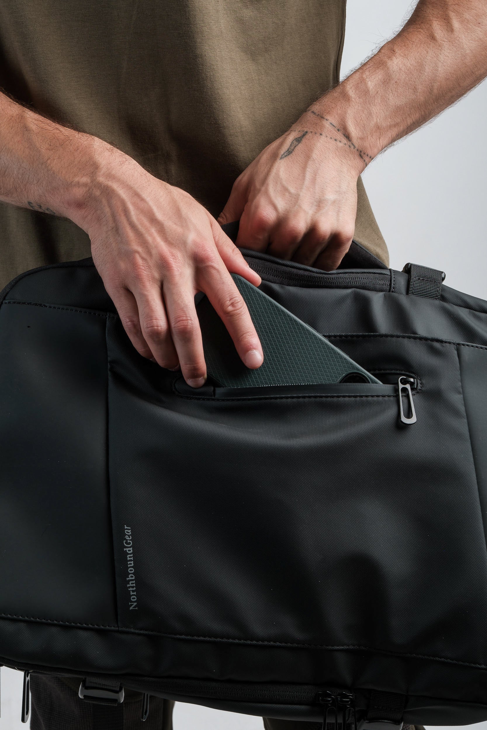 "Voyager" Expandable Backpack 26L / 38L with Built-in Rain Coat - www.Shopthatapp.com