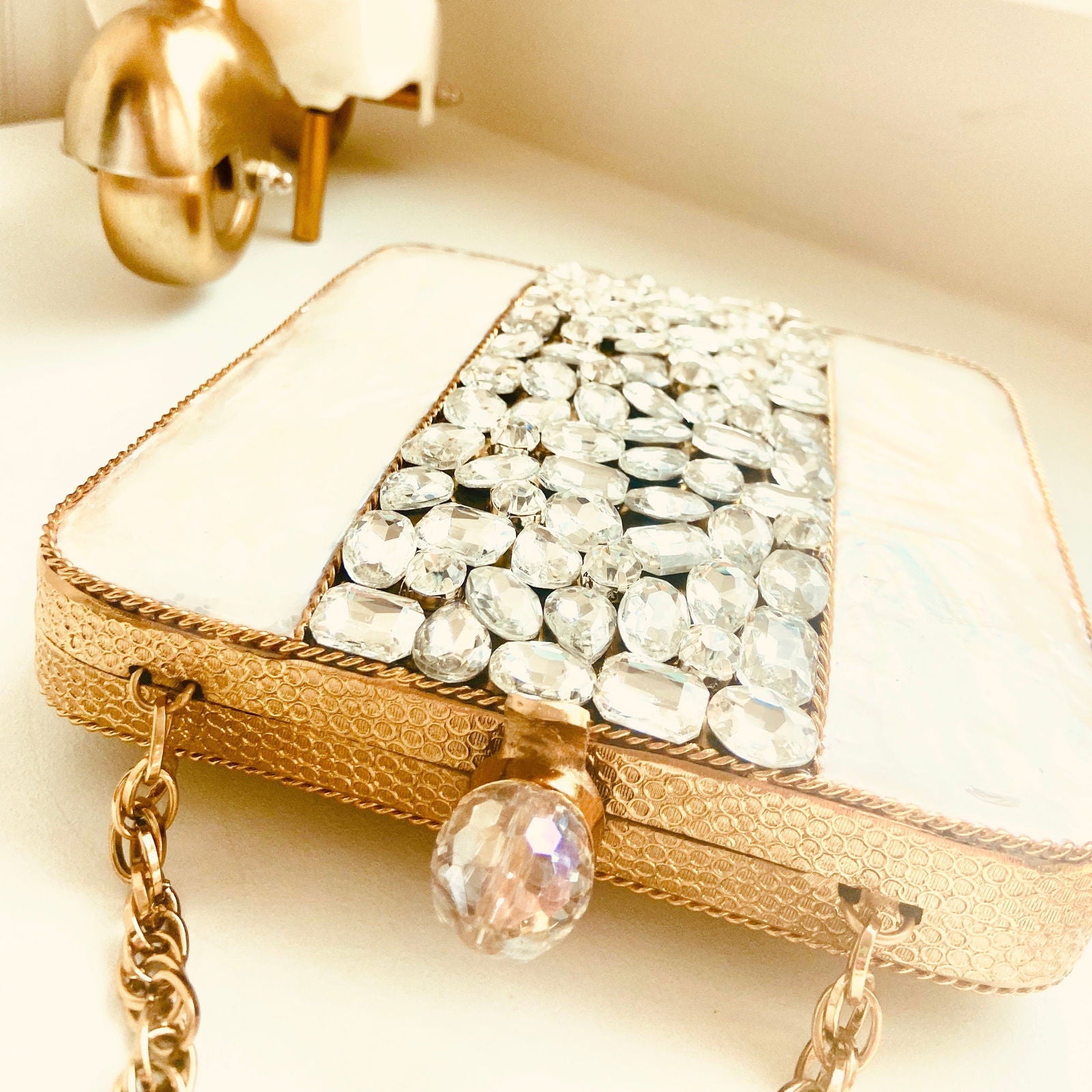 PARIS - Www.Shopthatapp.com