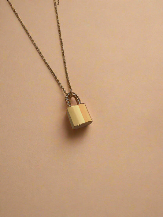 Padlock Necklace - www.Shopthatapp.com