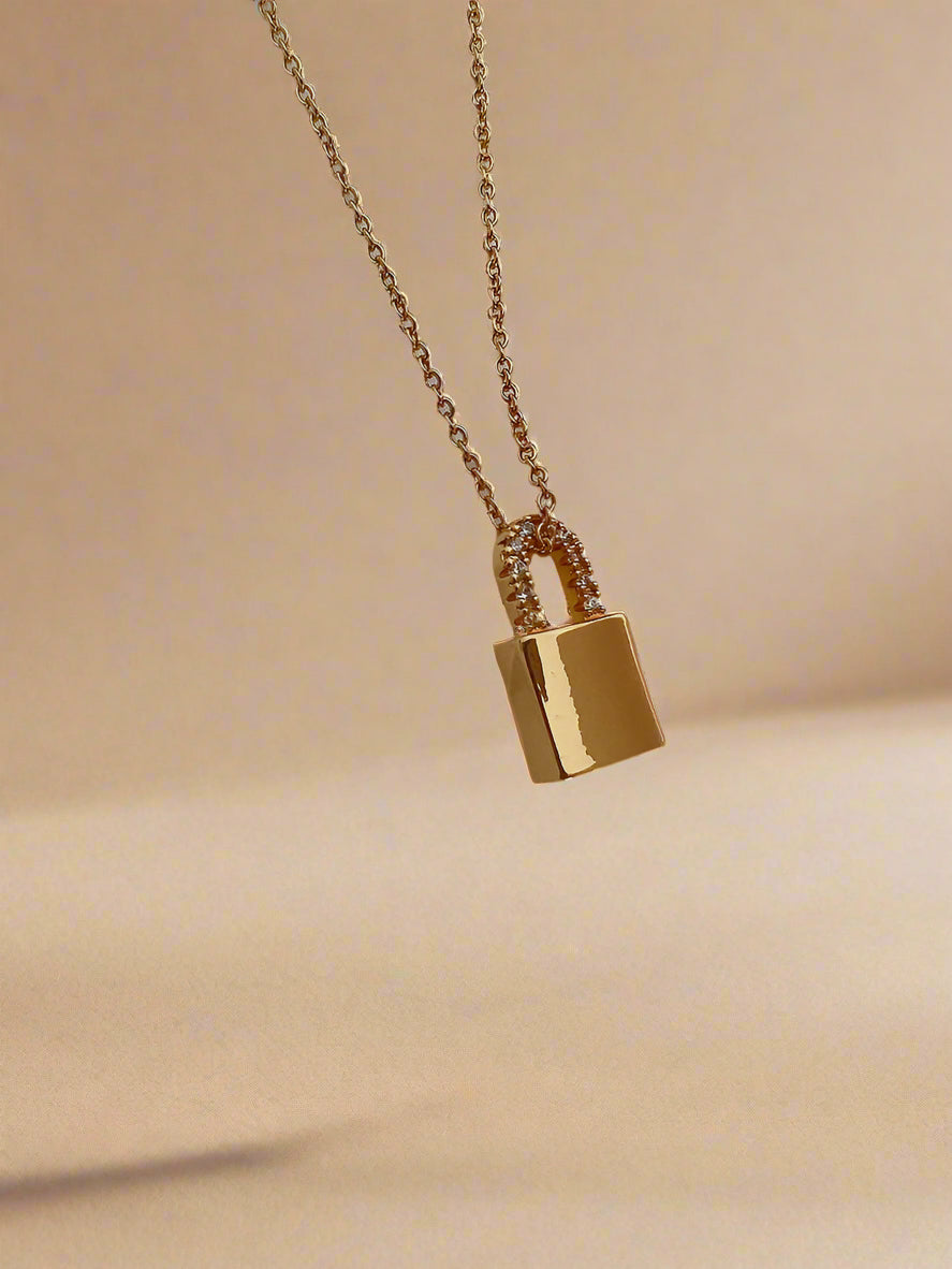 Padlock Necklace - www.Shopthatapp.com