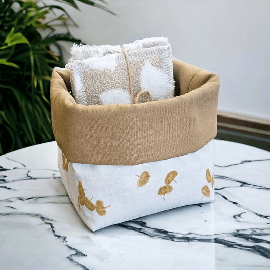 Lingettes et panier de rangement réversibles.