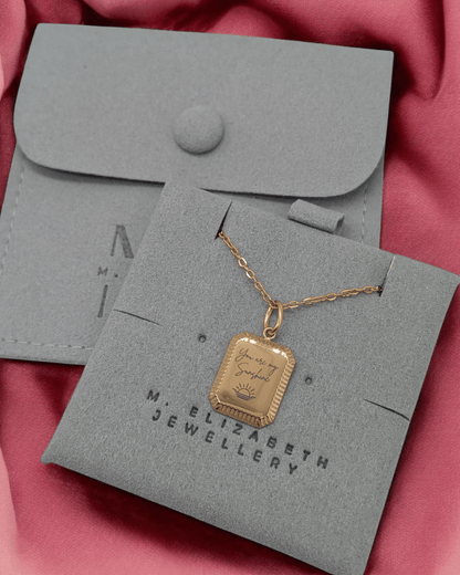 Collier avec étiquette vintage gravée sur mesure