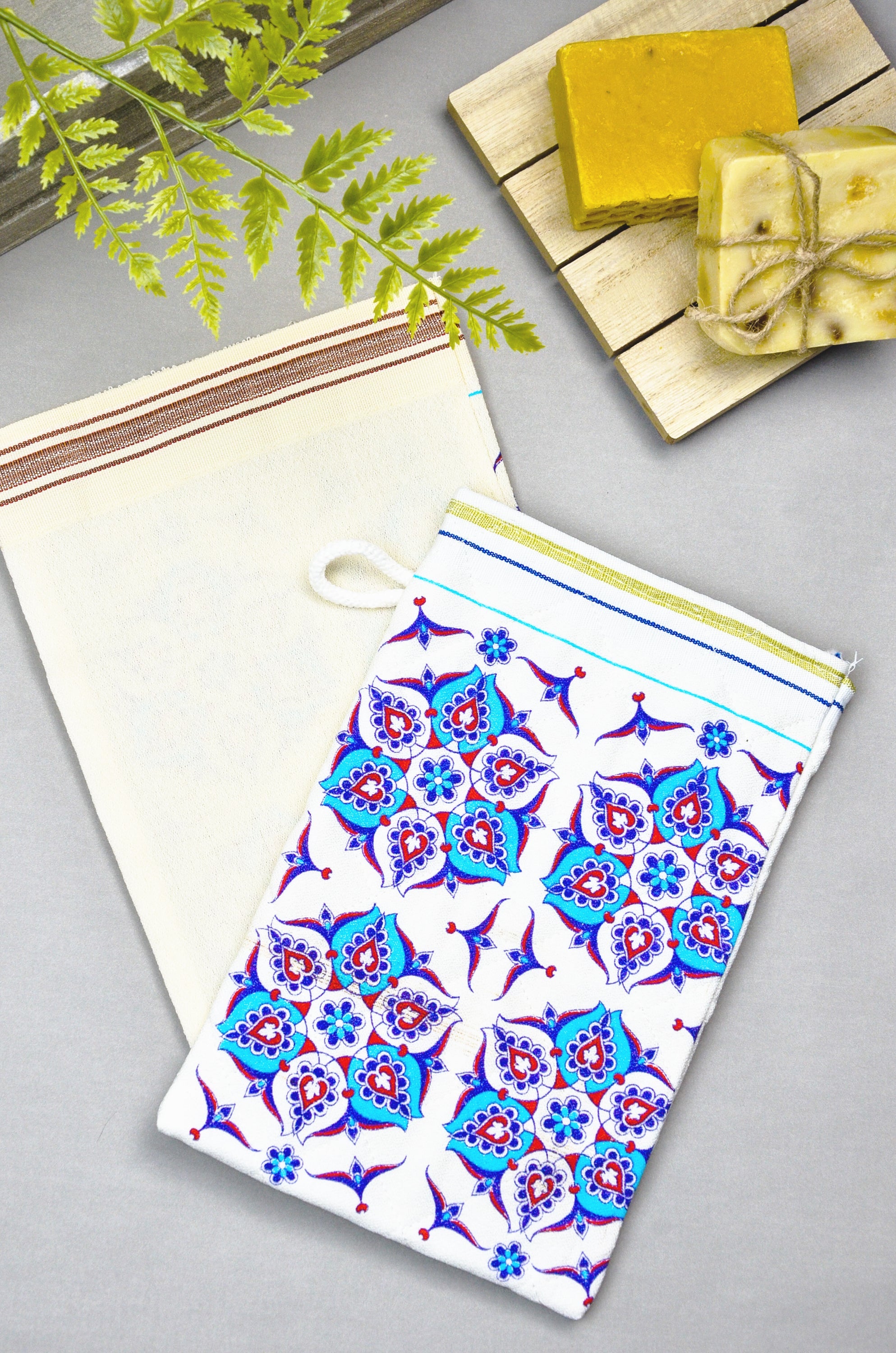 Exfoliating Glove - www.Shopthatapp.com