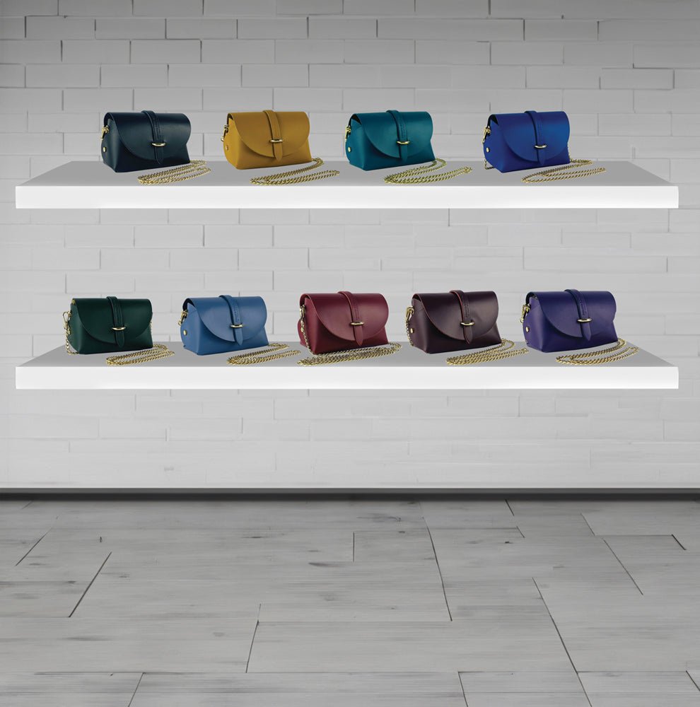 RB1001CH | Tasche Piccola in Vera Pelle, hergestellt in Italien mit abnehmbarer Tracollina und passante di chiusura in Metallo Oro Lucido – Colore Blu Royal – Maße: cm 16,5 x 11 x 8
