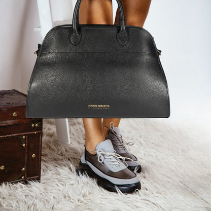 RB1032A | Borsa a Mano Donna FRIDA in Vera Pelle Made in Italy. Accessori in metallo Oro Lucido - Colore Nero - Dimensioni: cm 43 x 29 x 24 + 12 (Luce manici)