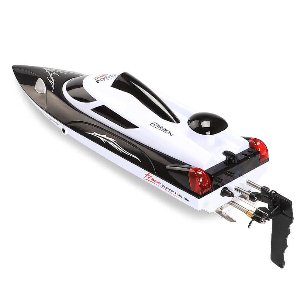 RC Boat & Yacht: High-Speed Remote Boat Toy, 35km/h, Water-Cooled - www.Shopthatapp.com #