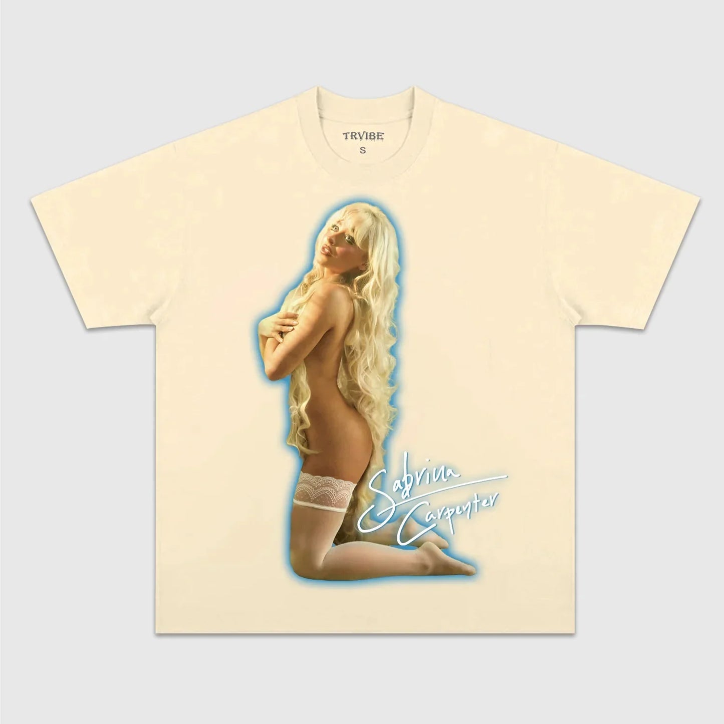Sabrina Carpenter: Music Icon Tee V8 - www.Shopthatapp.com