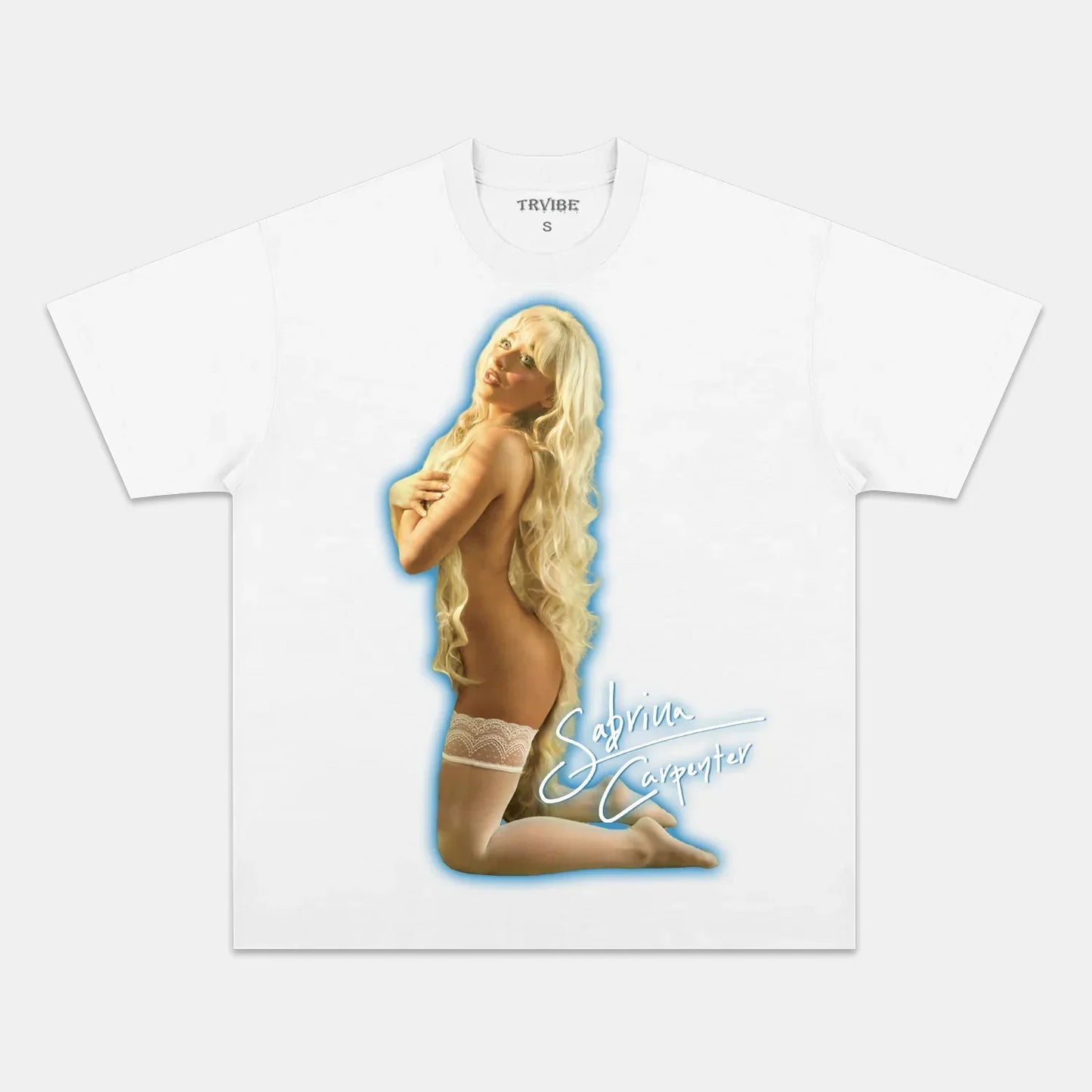 Sabrina Carpenter: Music Icon Tee V8 - www.Shopthatapp.com