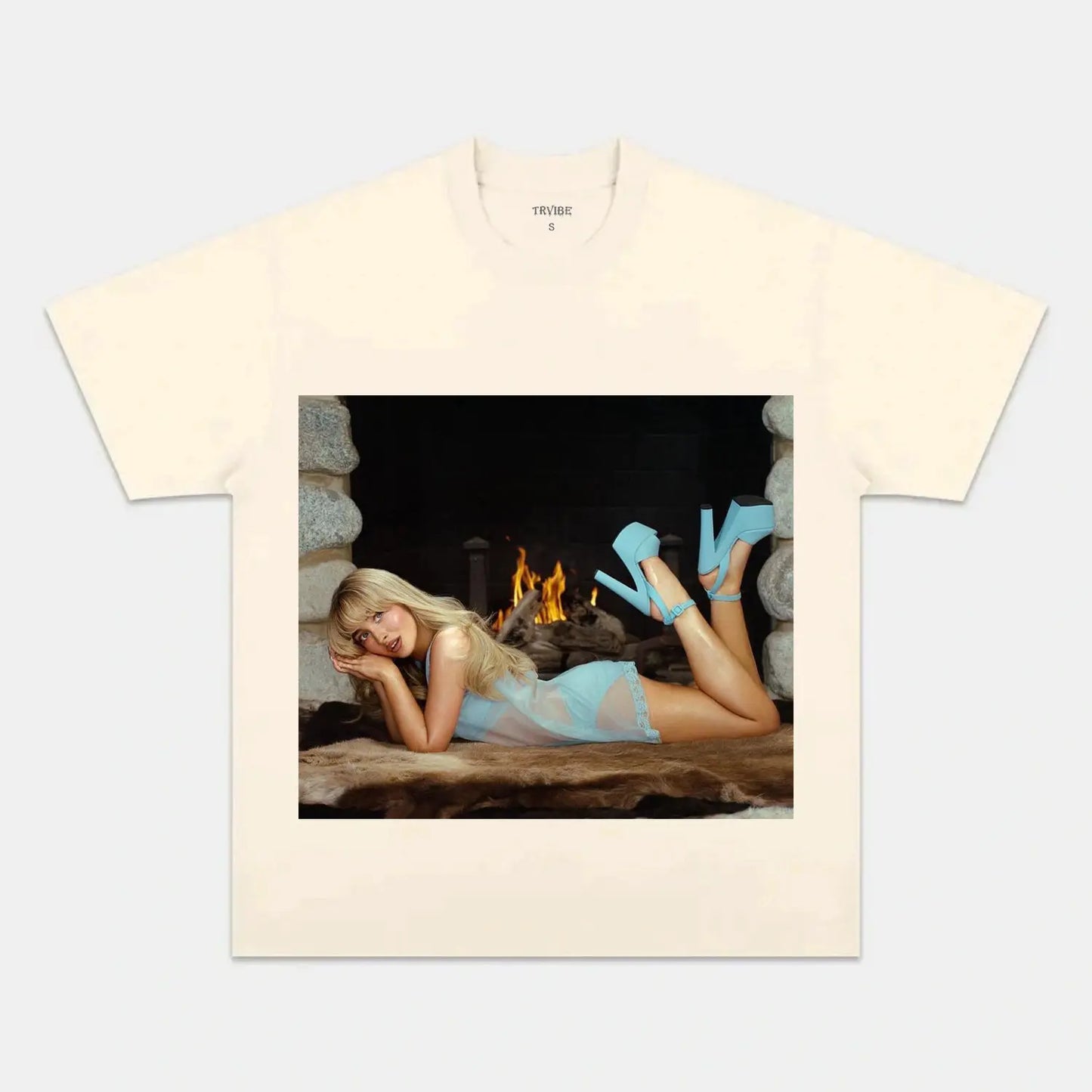 Sabrina Carpenter: Music Icon Tee V3 - www.Shopthatapp.com