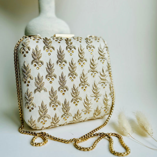 SARAL Clutch bag - Www.Shopthatapp.com
